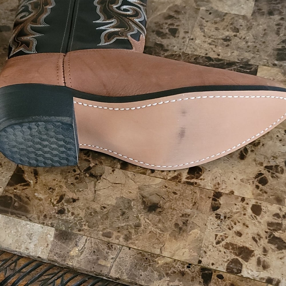 Boot - Picture 3 of 4